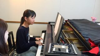 リトミック　器楽　器楽合奏集　音楽　講師　先生　知育　劇　幼稚園　保育　ピアノ ヤマハ】1. マンボNo.5- 楽譜+CD - たのしい楽器あそびと合奏の