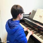 鍵盤ハーモニカからピアノへ　中学生になっても続けるピアノ男子